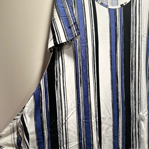 LulaRoe Perfect Tee Swing Top Tunic Half Sleeve Loose Fit Stretchy Soft Large - Picture 10 of 17